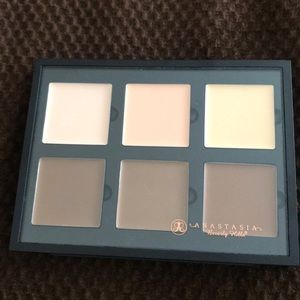 anastasia beverly hills creme contour kit.